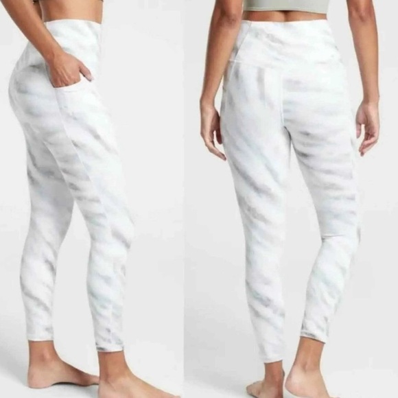Athleta Pants - Athleta Salutation Stash Pocket II 7/8 Leggings